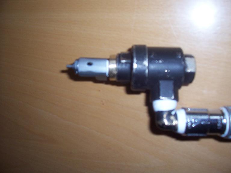 view from the side.Hard to believe the pilot is a blowgun<br />It works wonders!Very smooth!<br />I used an actual hammer to set it off.The earlier version consisted of a fitting, rubber washer and a bolt.<br />That was even shorter, but gave me a headache.