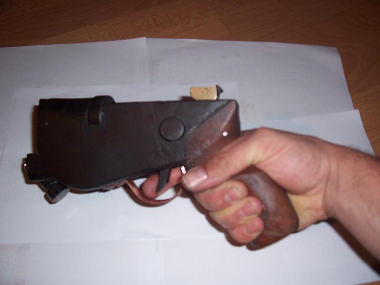 It is made to fit my hand perfectly.Right hand only!