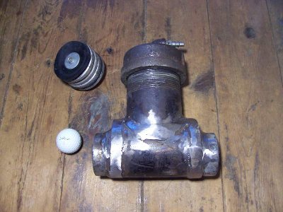 The piston uses a floating oring, meaning it will seal perfectly when the pressure in the back is lower than the front, but not the other way around.