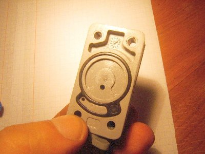 the other side... note that there is a small hole that matches with the one on the valve body