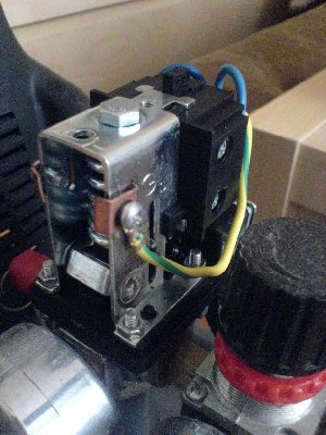 The bolt on top is the magic bolt which determines when it shuts on or off.<br />You can also see the + and -.