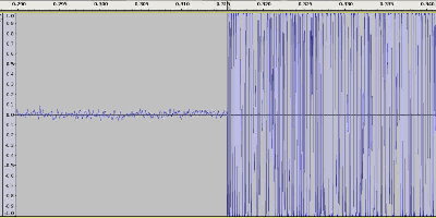 The very abrupt start of the impact noise.
