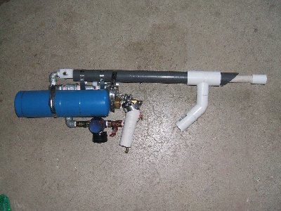 Right side. AS you can see, the gun is literally built around the propane tank, making it very compact, yet still portable.