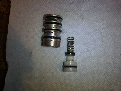 here you can see the 'inner' spool... notice that air acts on both of its sides but there is surface area differential