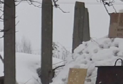 Ohh BTW about that concrete columns... it seems I must have also hit them earlier but I didn't notice that.. I know it's not [i]military grade concrete [/i] (I guess I would have to ask MrCrowley as he has experience with that kind of stuff  :wink: ) but it's still pretty cool that it can pell off small fragments of it. <br /><br />I didn't have my cam there but you can probably see where it in in this zoomed it pic