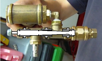 in that pic the valve it filling the gun. but if you push the nut across a bit the first tee is sealed and the second opens up piloting the gun