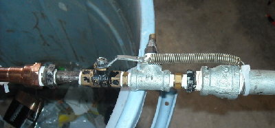 I hold the valve closed with zip ties, when ready to fire i cut them, this is the poistion after firing, the fill valve was made though this procdeure <br />http://www.spudfiles.com/forums/how-to-make-a-threaded-schrader-valve-t19609.html