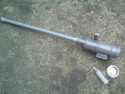 The gun and the syringe injection system, the little thing connected to the syring is a moded lighter gas tank.