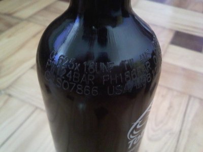 co2 bottle, it doesn´t say the dimension