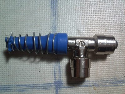 I put a section of a ballon to protect the valve stem from dust.<br />finished