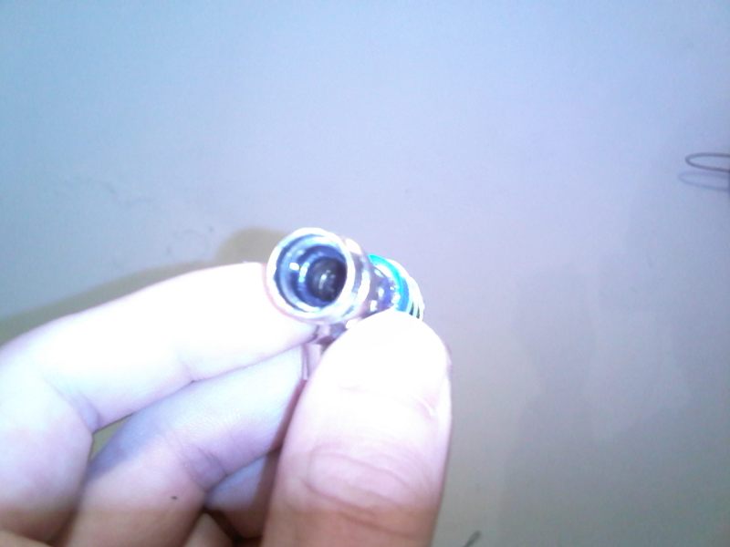 you should be able to see a o-ring inside it, perfect for 6mm tubes.