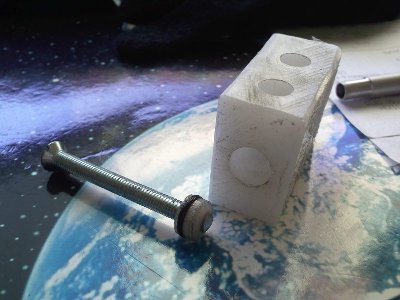 note that still missing a piston