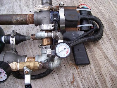 close up of the handle, firing circuit, reg and tee.