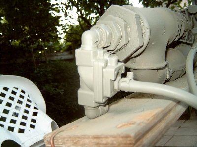 here you see the modded brass solenoid valve.Never knew a piston could be actuated THAT FAST!!!