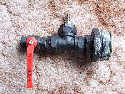 The filling device is pretty straight forward. Just a ball valve, tire valve and a reducer/increaser fitting that screws into the end of the cannon.