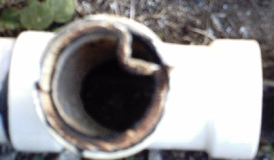 push screwdrivers in between ftg and pipe