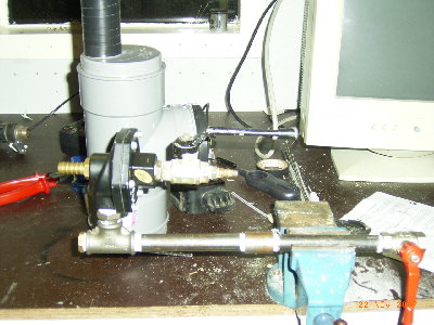 the test-setup for my fast release valve <br />(hence my basic combustion gun in the back)